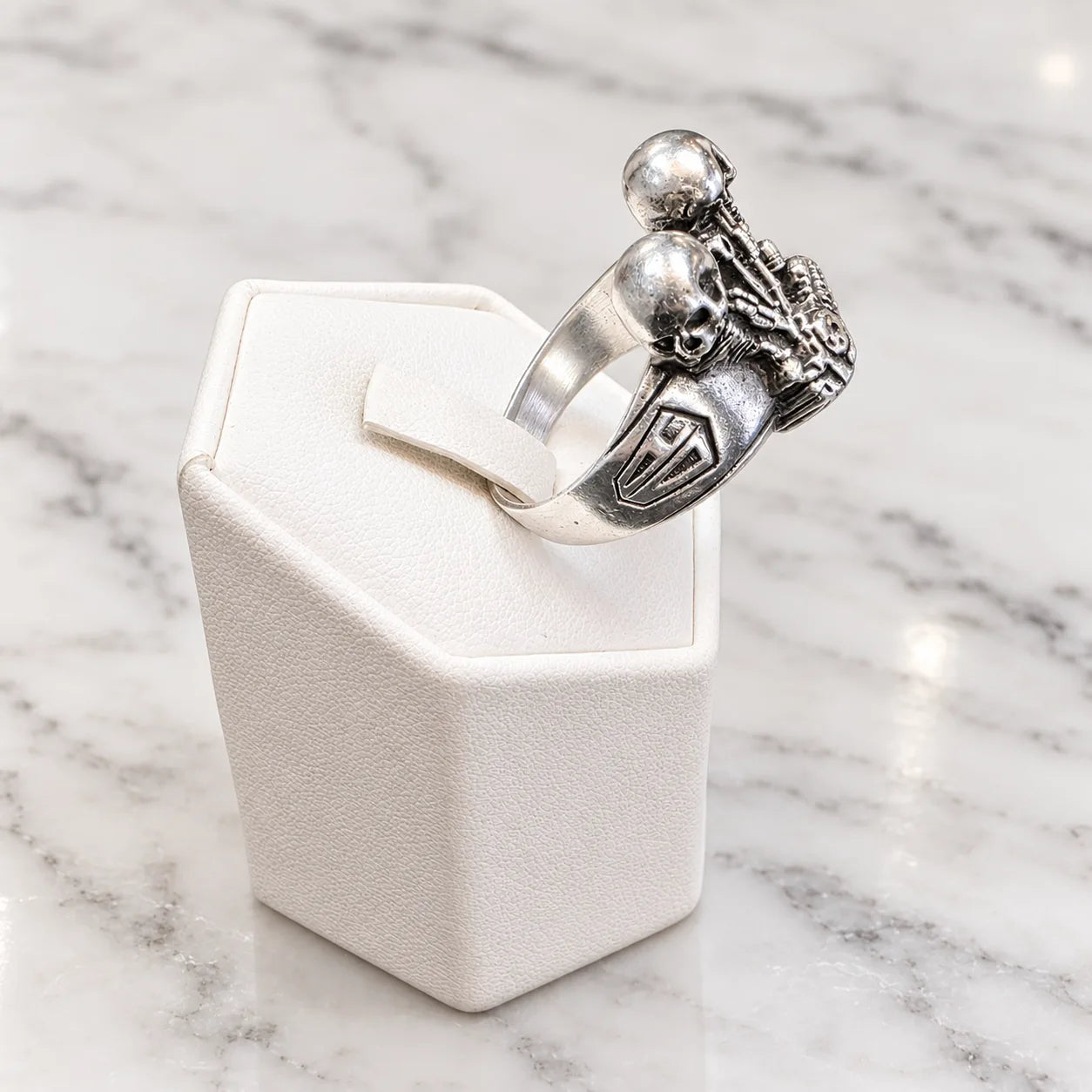 Anillo calavera de motocicleta