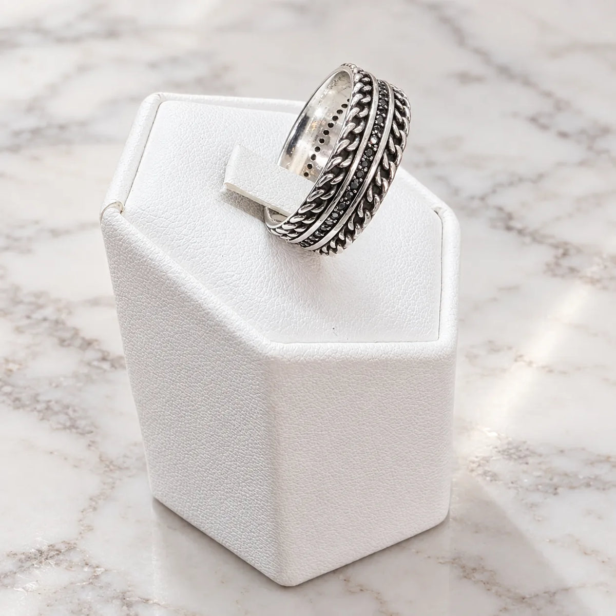 Anillo argolla envejecido microcircón onix