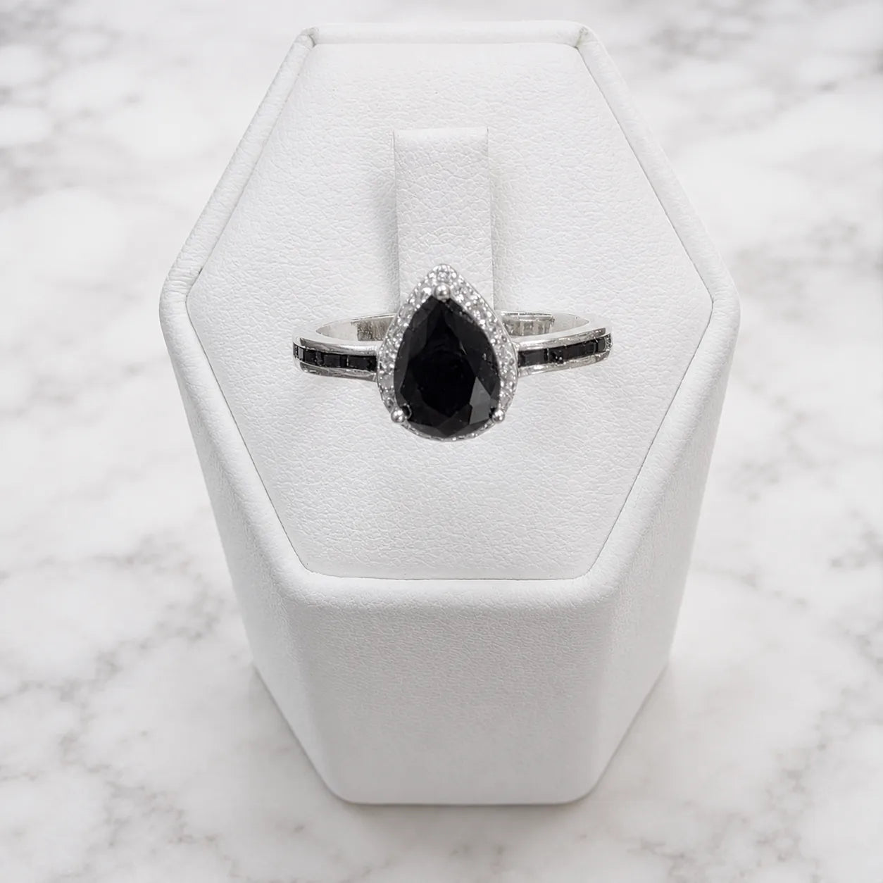 Anillo solitario gota onix
