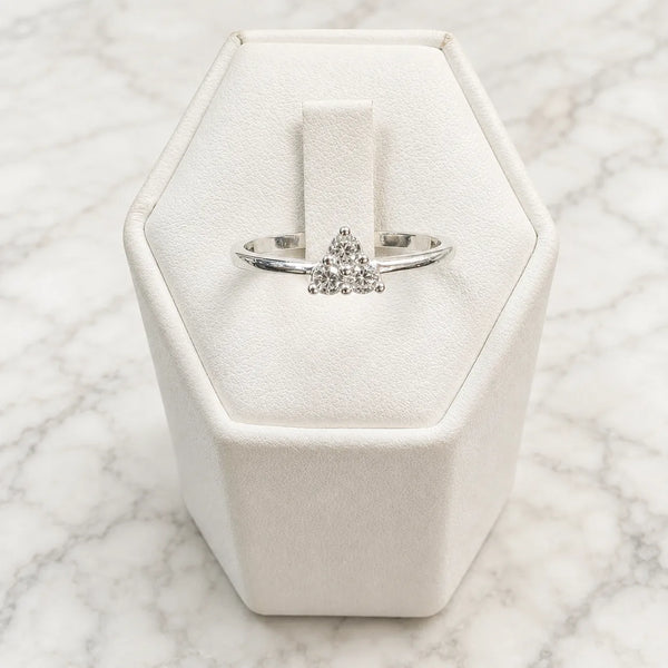 Anillo solitario triángulo