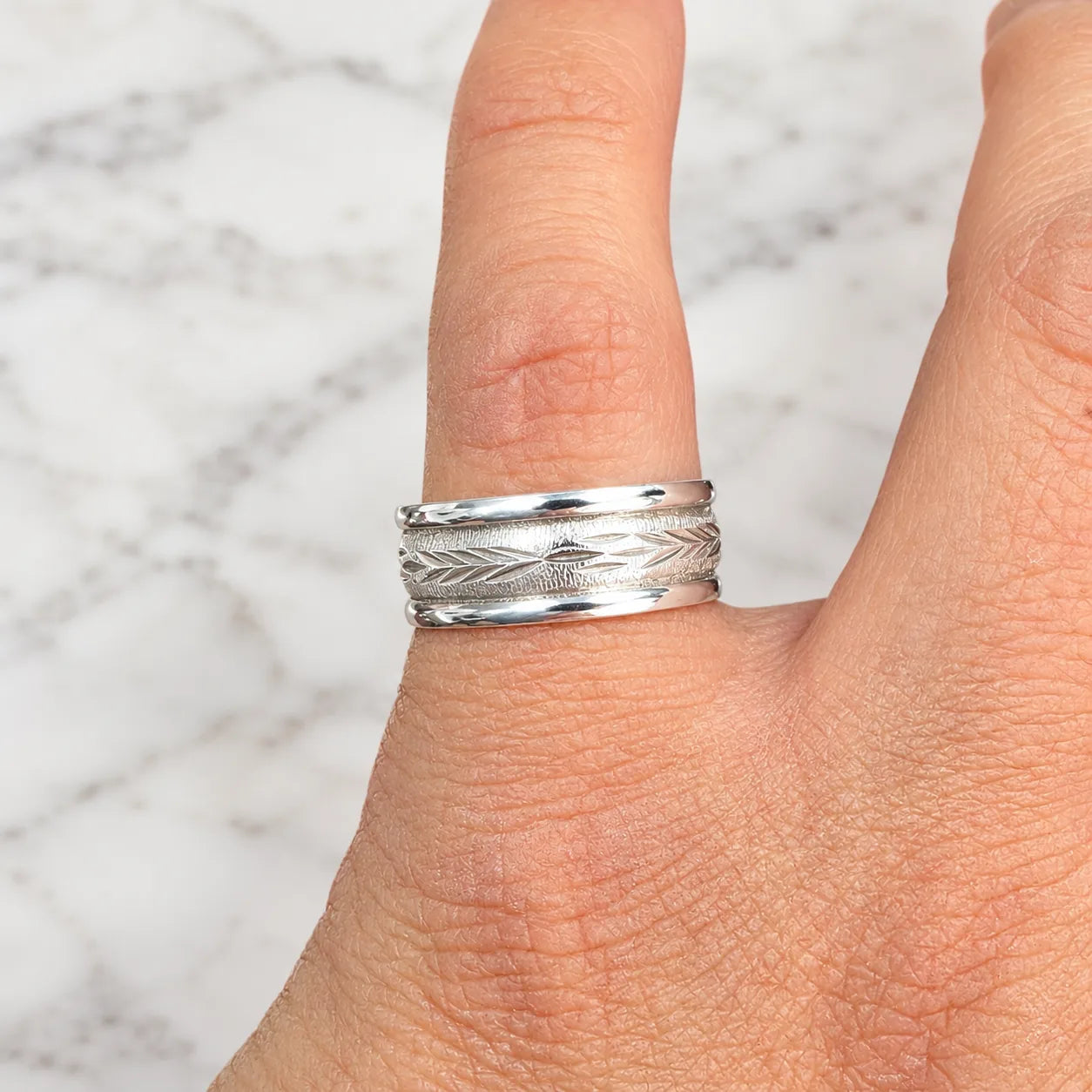 Anillo argolla diseño hojas