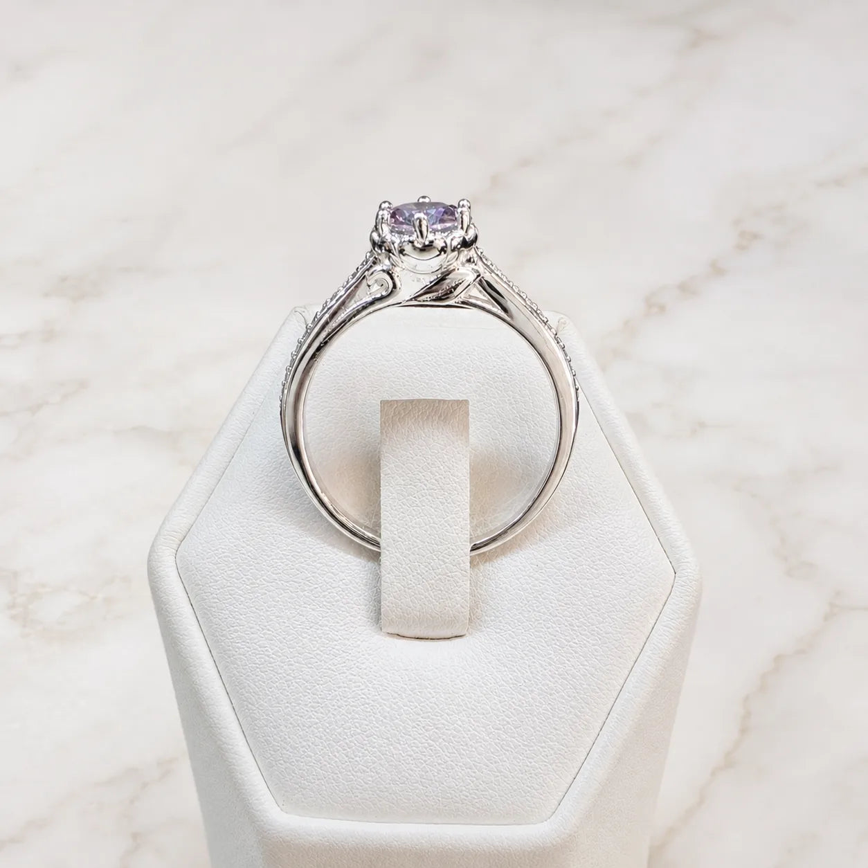 Anillo solitario circón tornasol