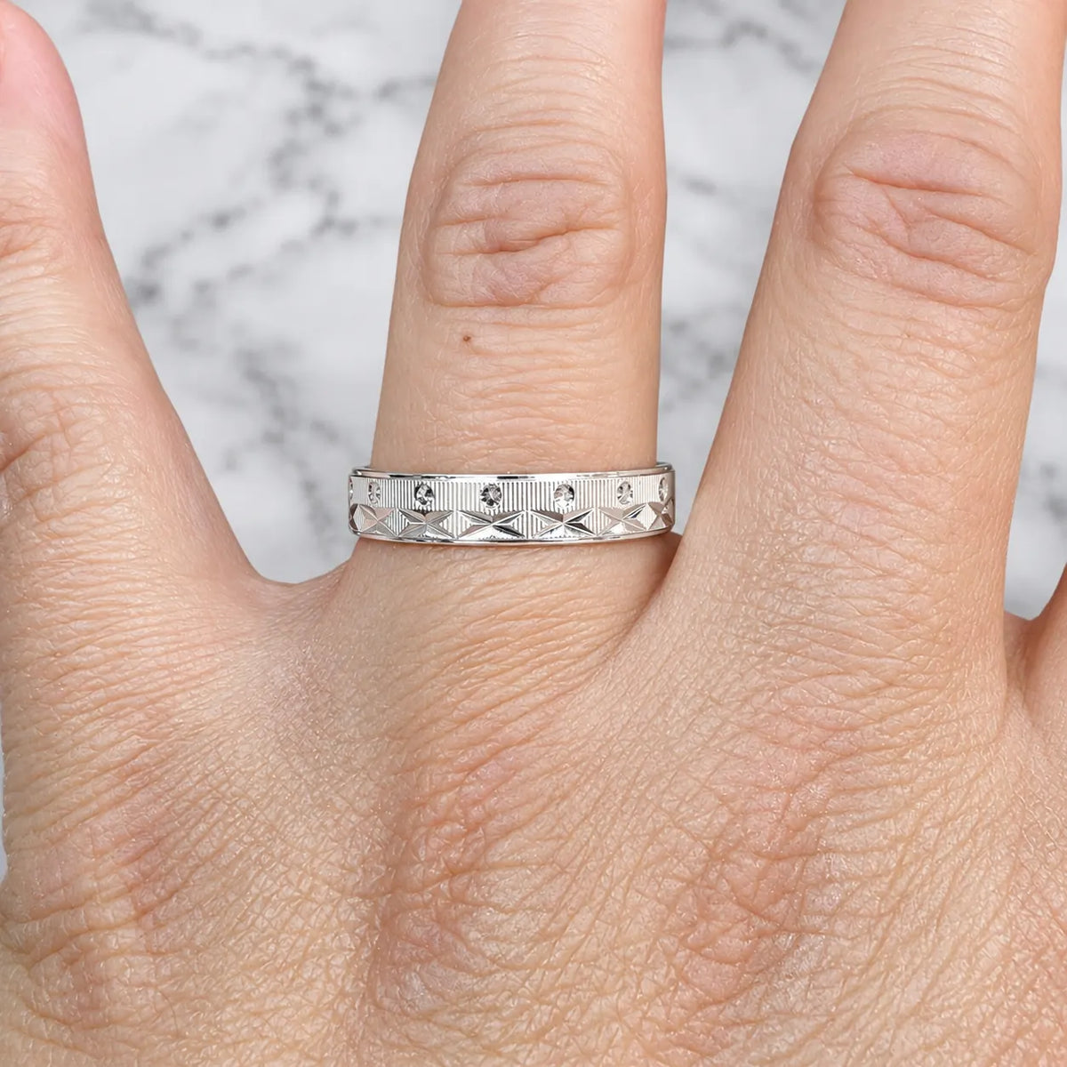 Anillo argolla geométrico circón