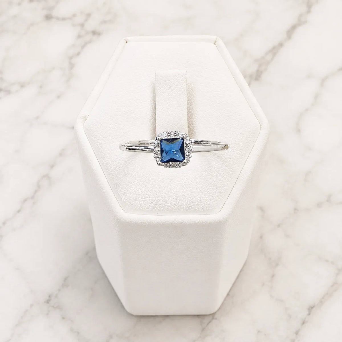 Anillo solitario azul
