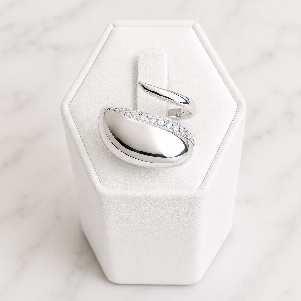 Anillo gota microcircón