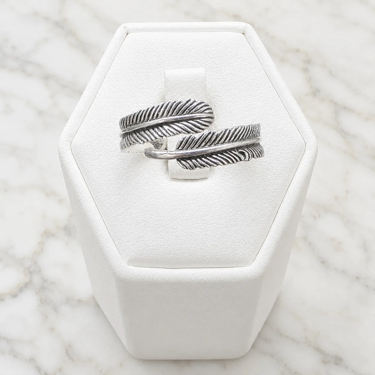 Anillo ajustable pluma envejecido