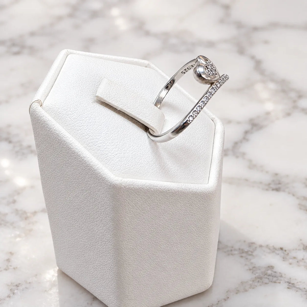 Anillo corazón microcircón