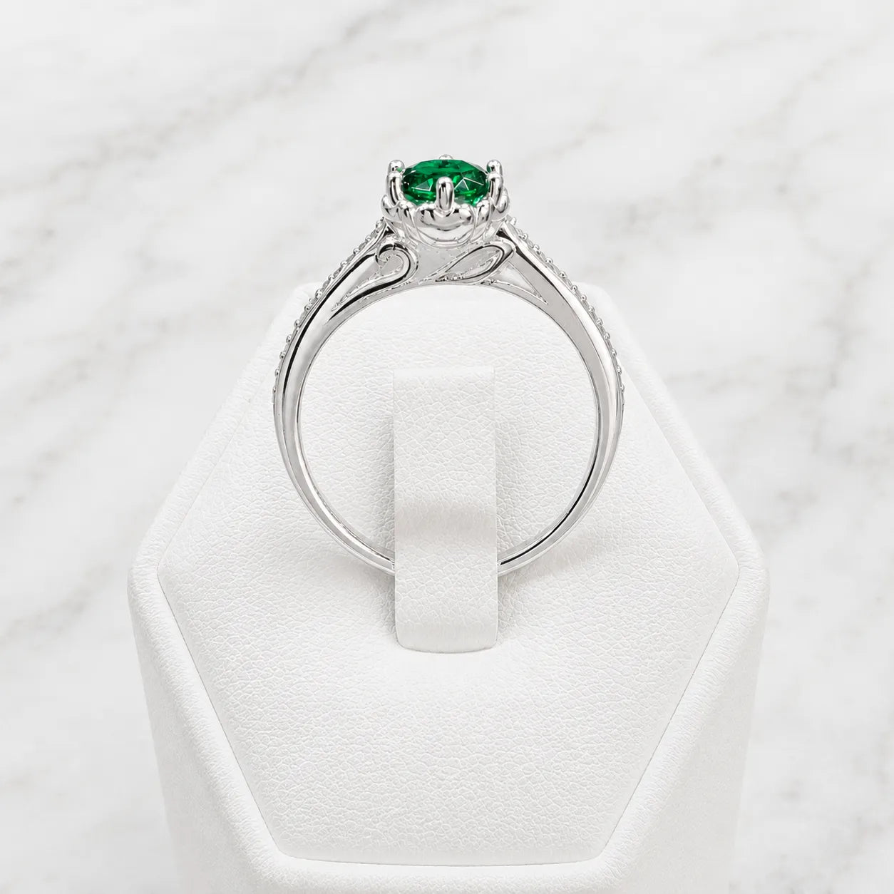 Anillo solitario circular verde