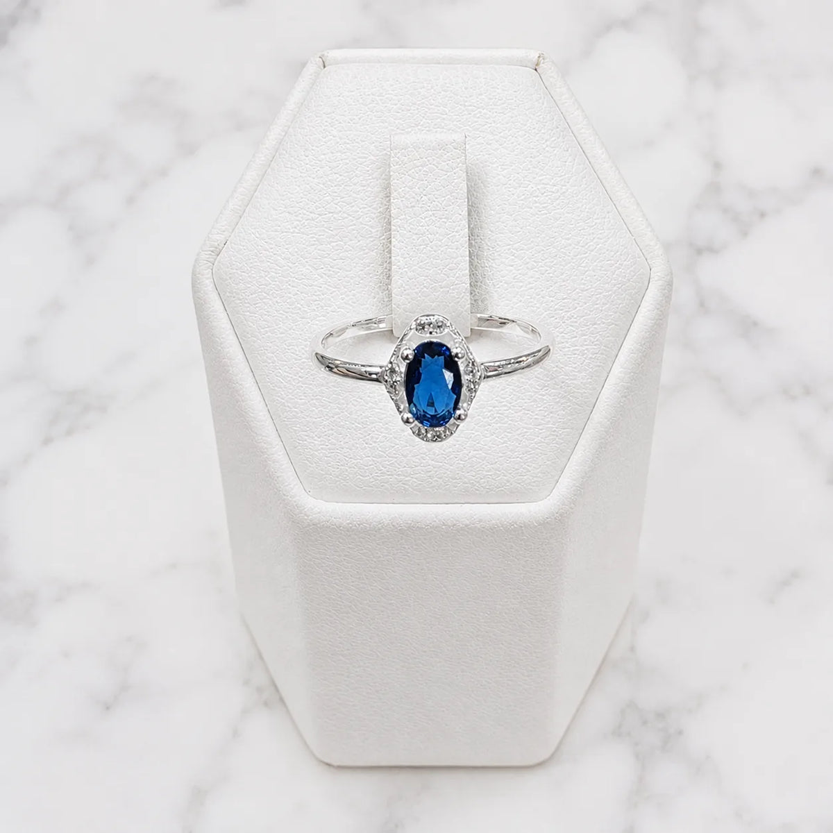 Anillo solitario azul