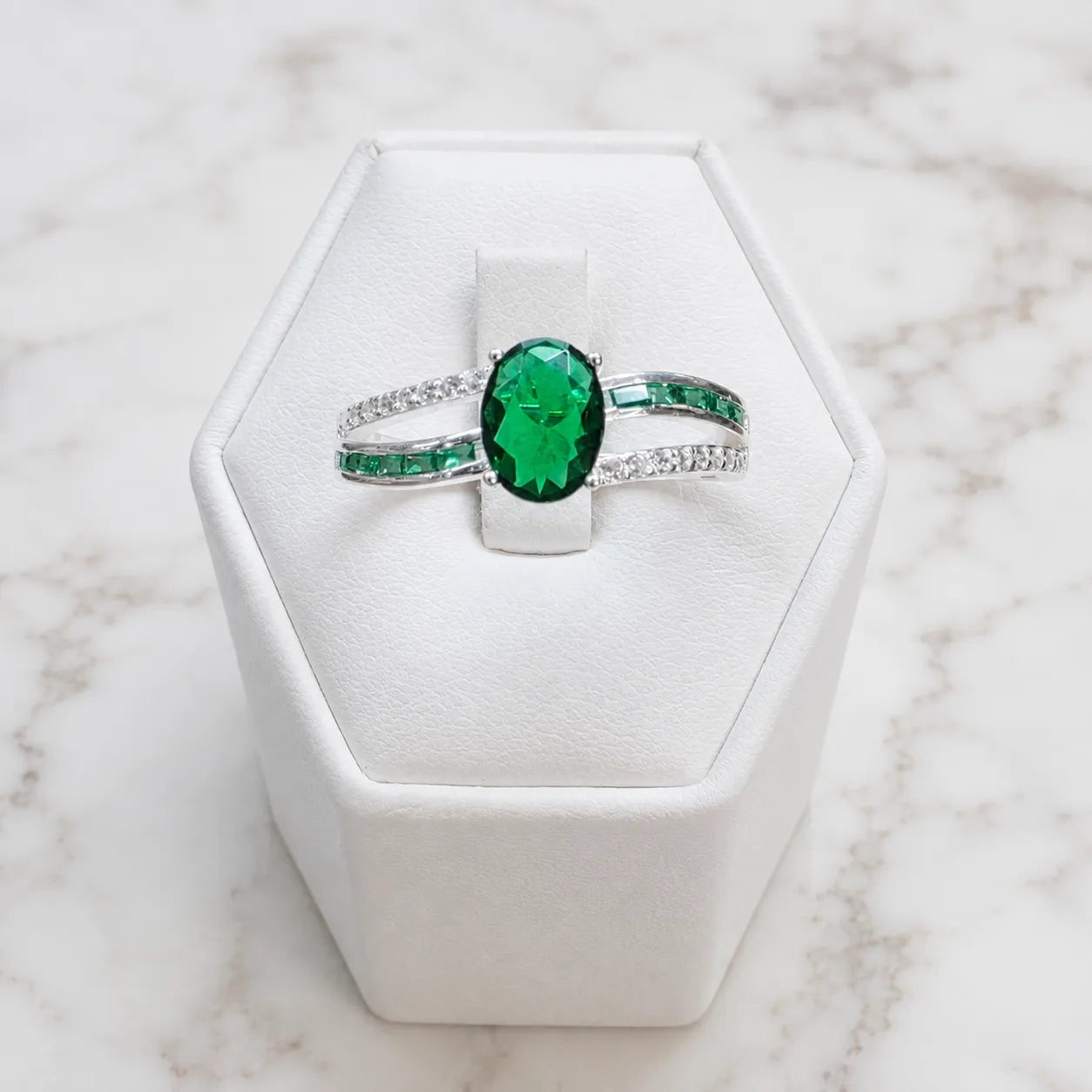 Anillo solitario ovalado circón verde