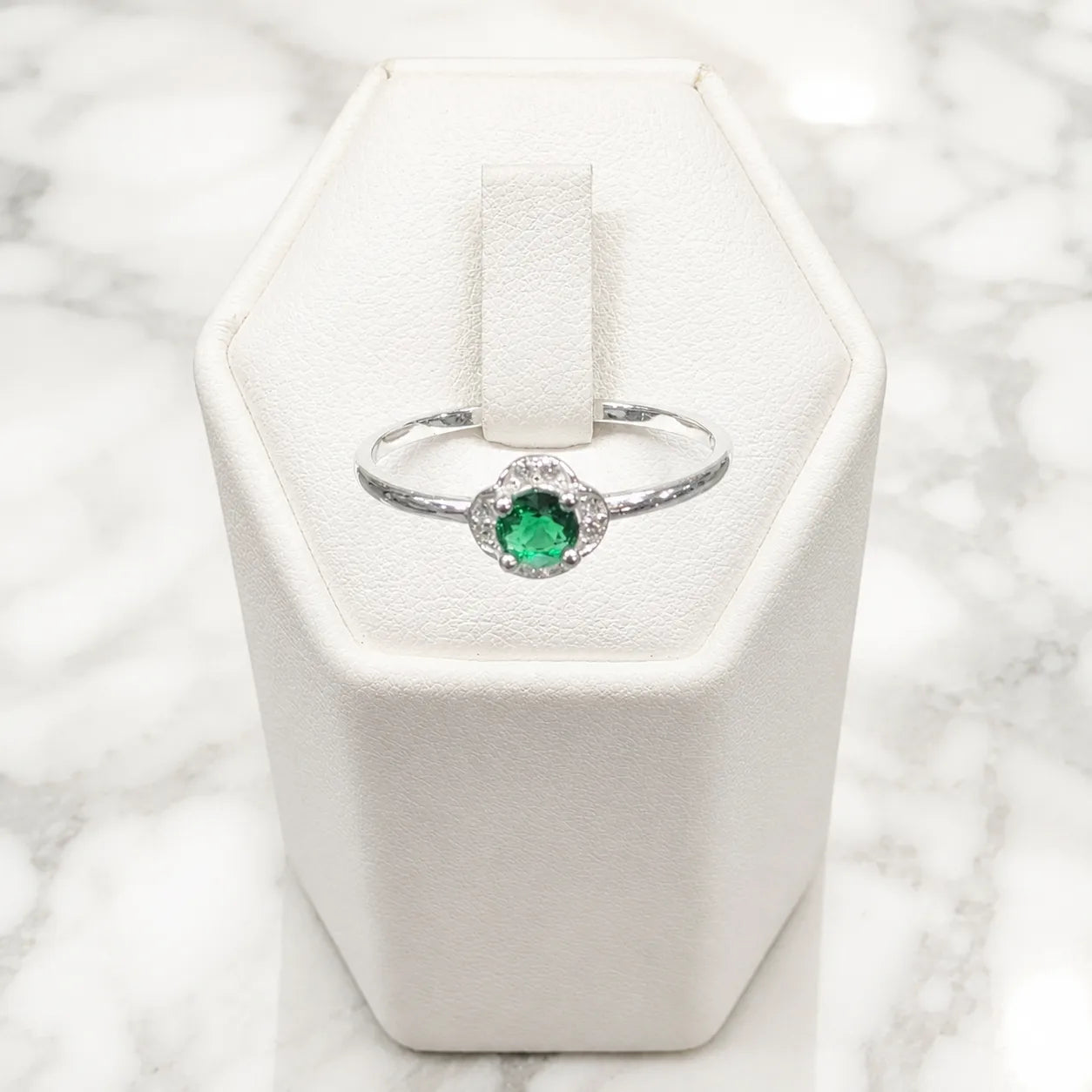 Anillo solitario verde