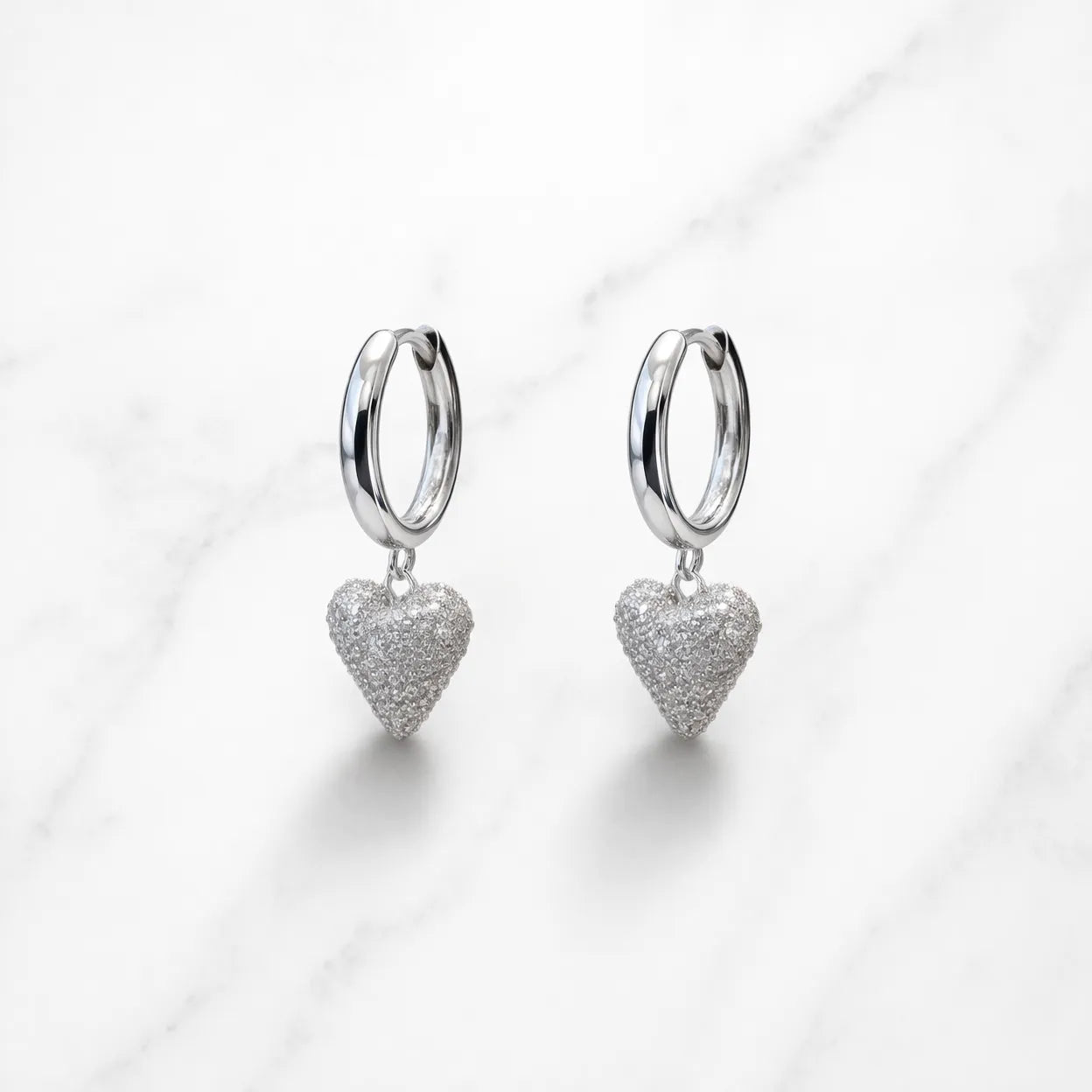 Argollas huggies colgante corazón microcircón 12mm