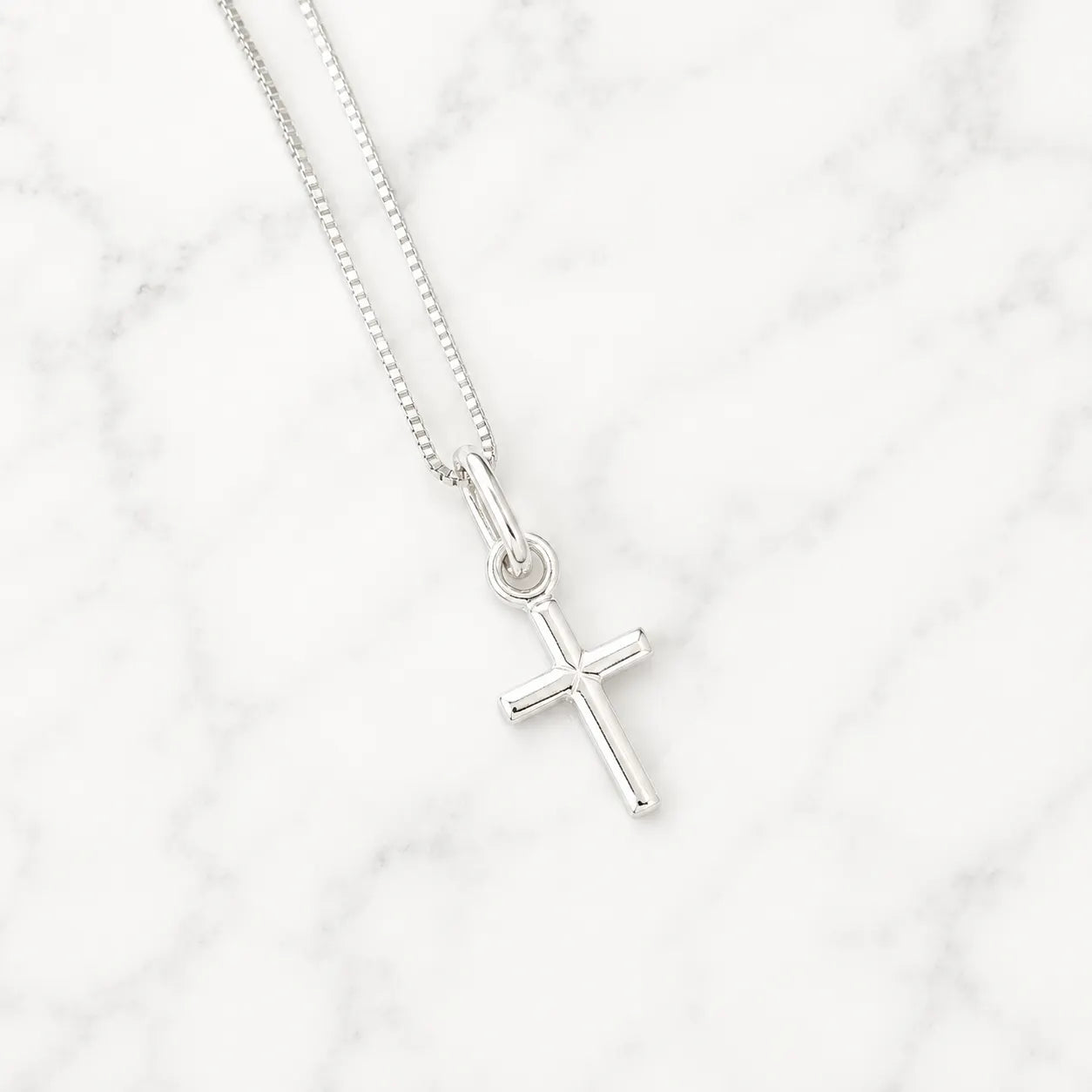 Collar religioso cruz clásica
