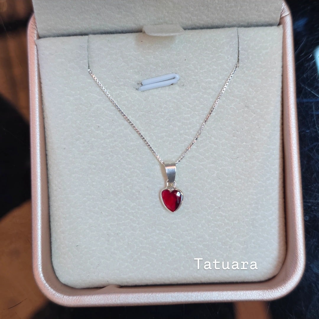 Collar punto luz corazón rojo