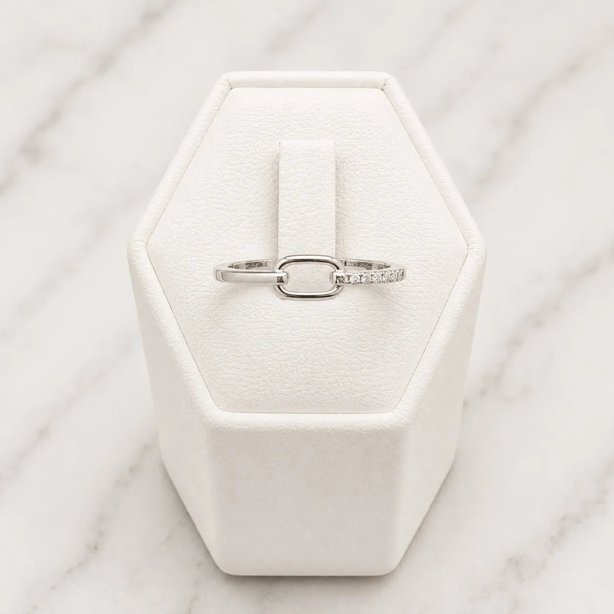 Anillo ovalado microcircón