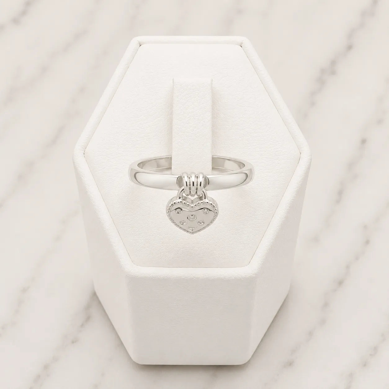 Anillo corazón colgante
