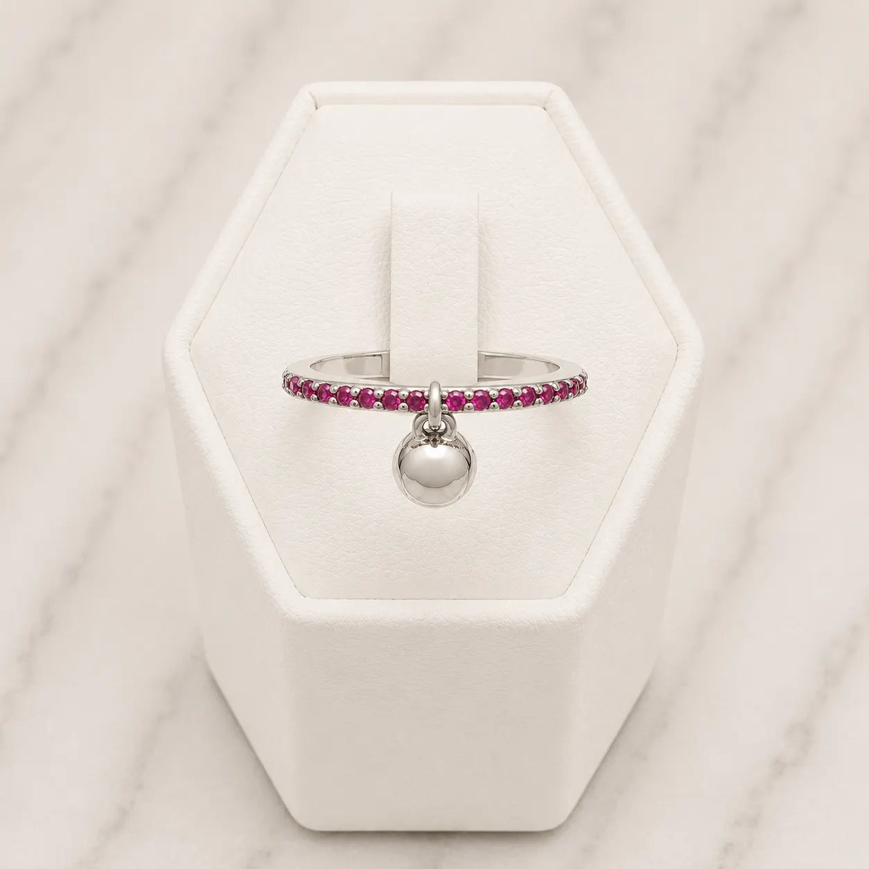 Anillo cintillo fucsia con colgante