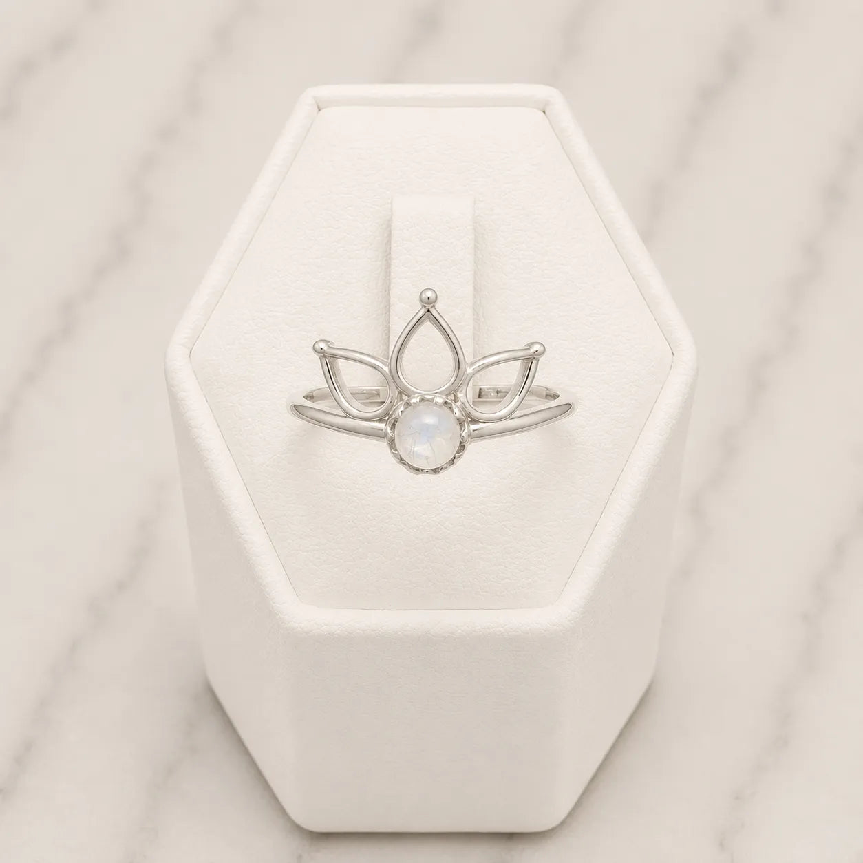 Anillo flor de loto piedra luna