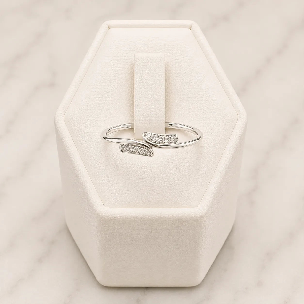 Anillo cruzado microcircón