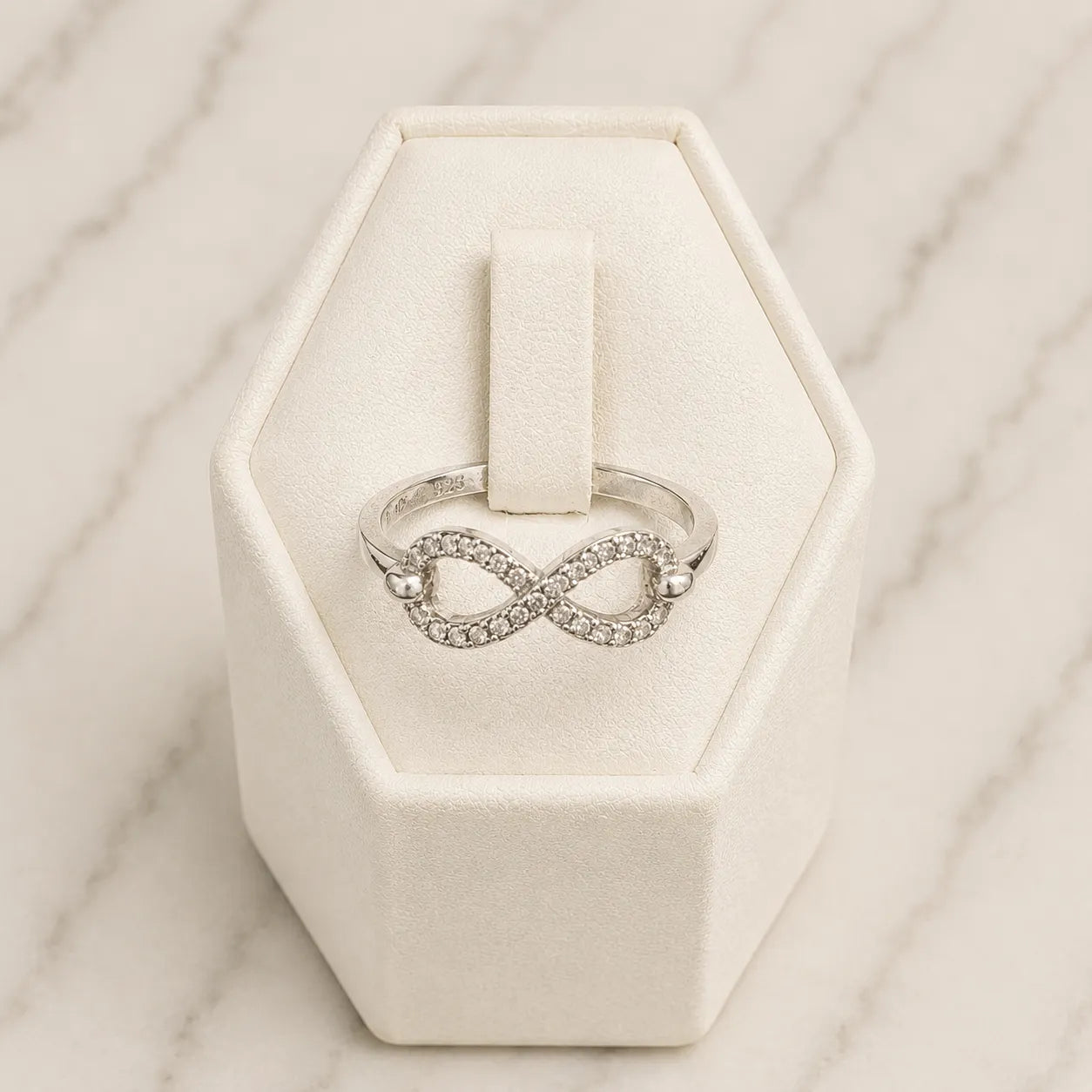 Anillo infinito microcircón