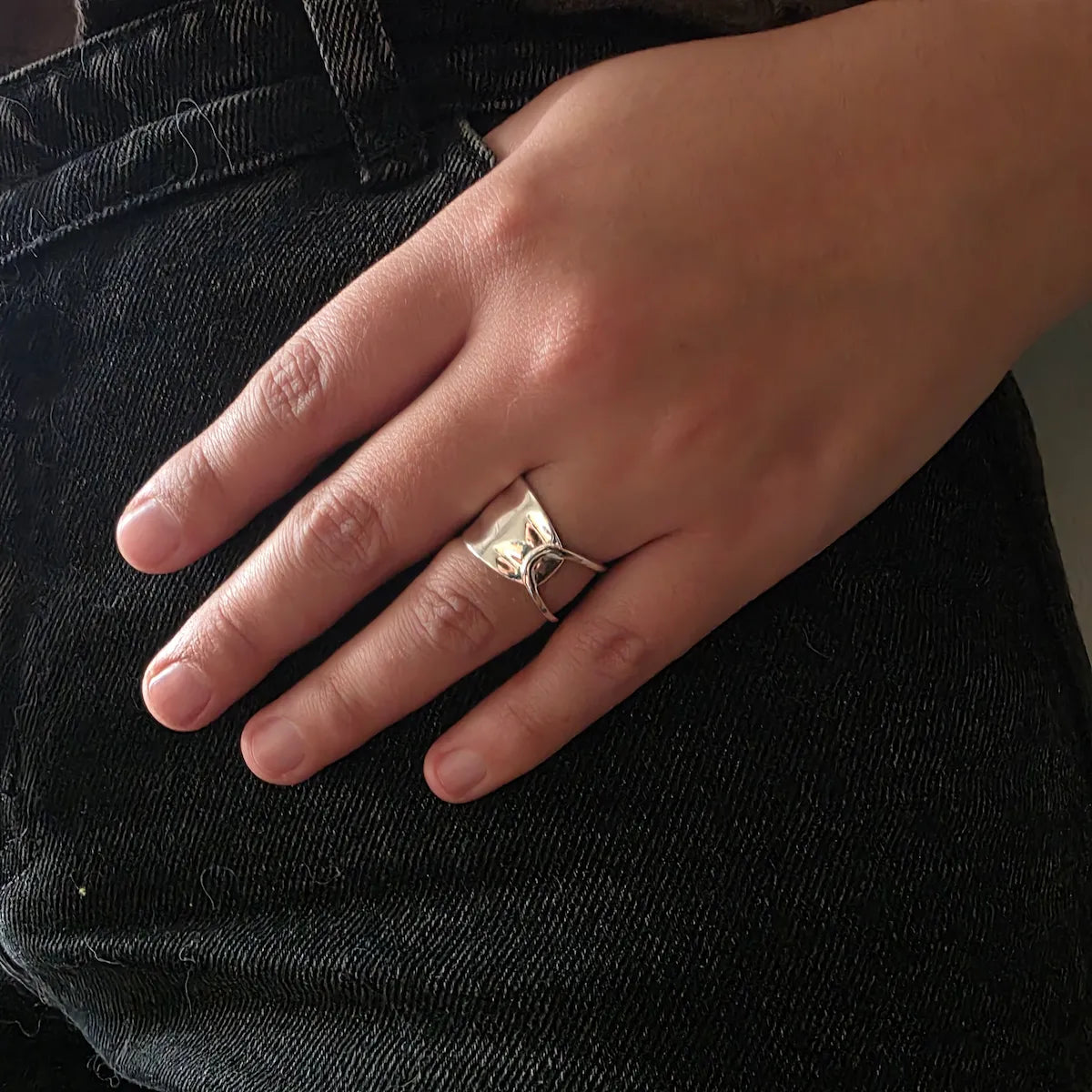 Anillo asimetrico ancho 14mm