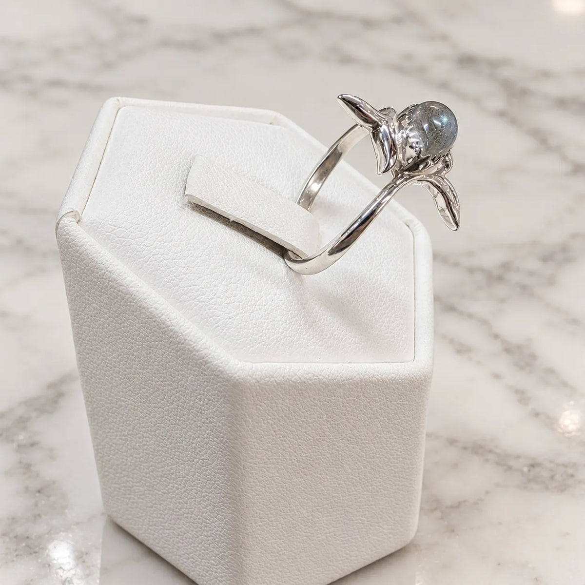 Anillo cola de ballena labradorita
