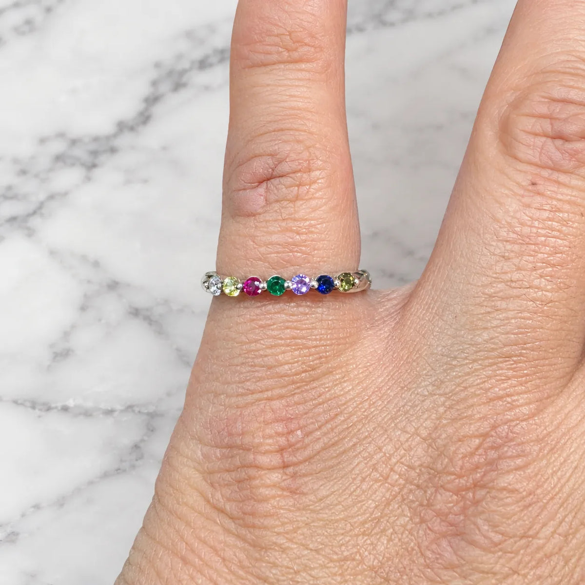 Anillo medio cintillo multicolor