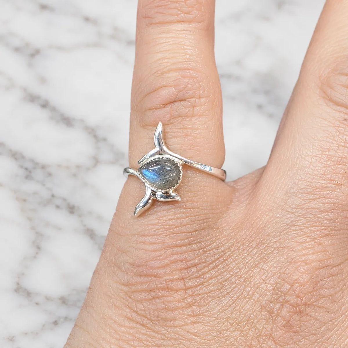 Anillo cola de ballena labradorita