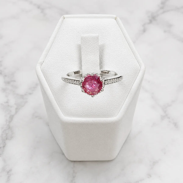 Anillo solitario circular rosado intenso