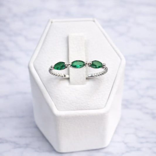 Anillo 3 circones esmeraldas