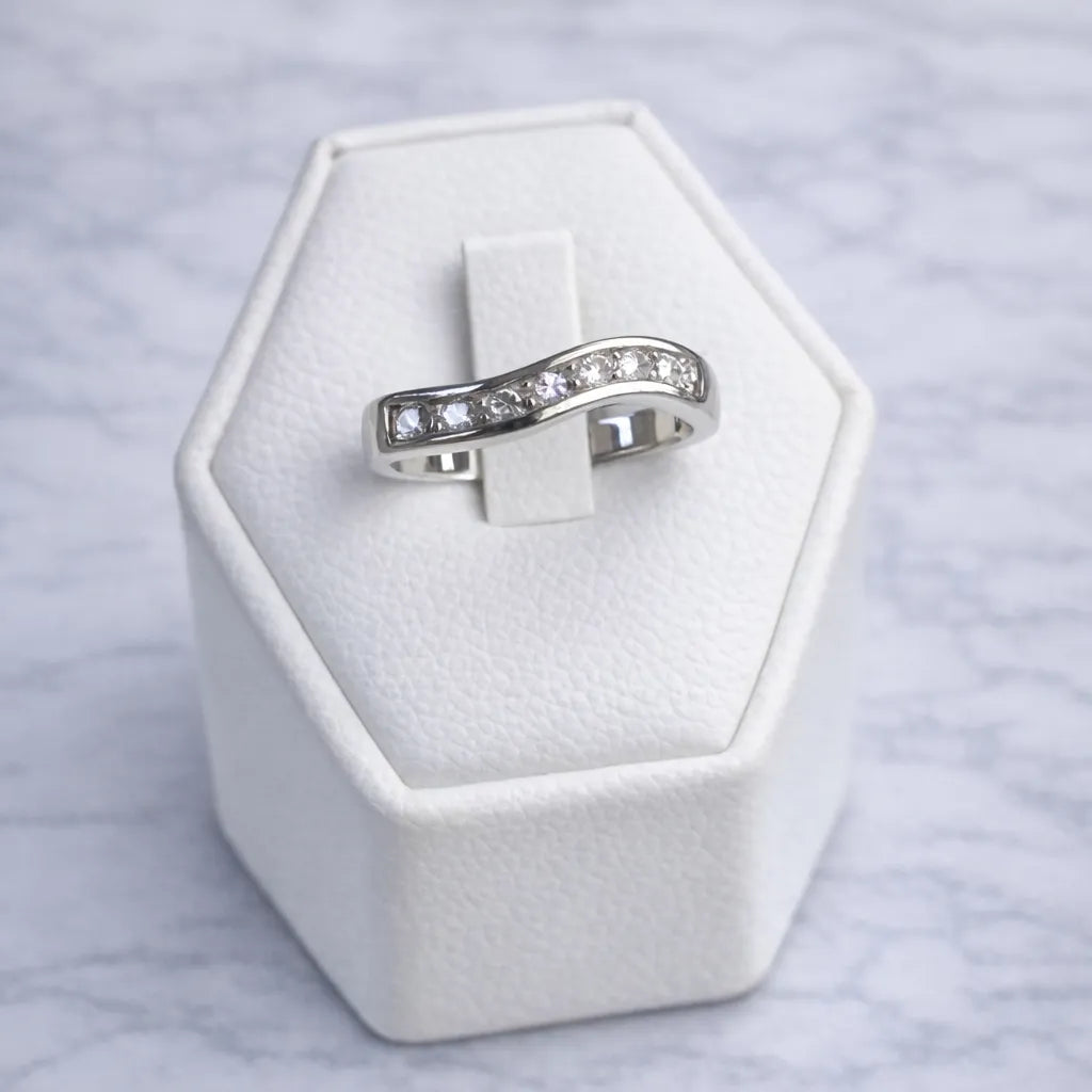 Anillo cintillo curvo - 17