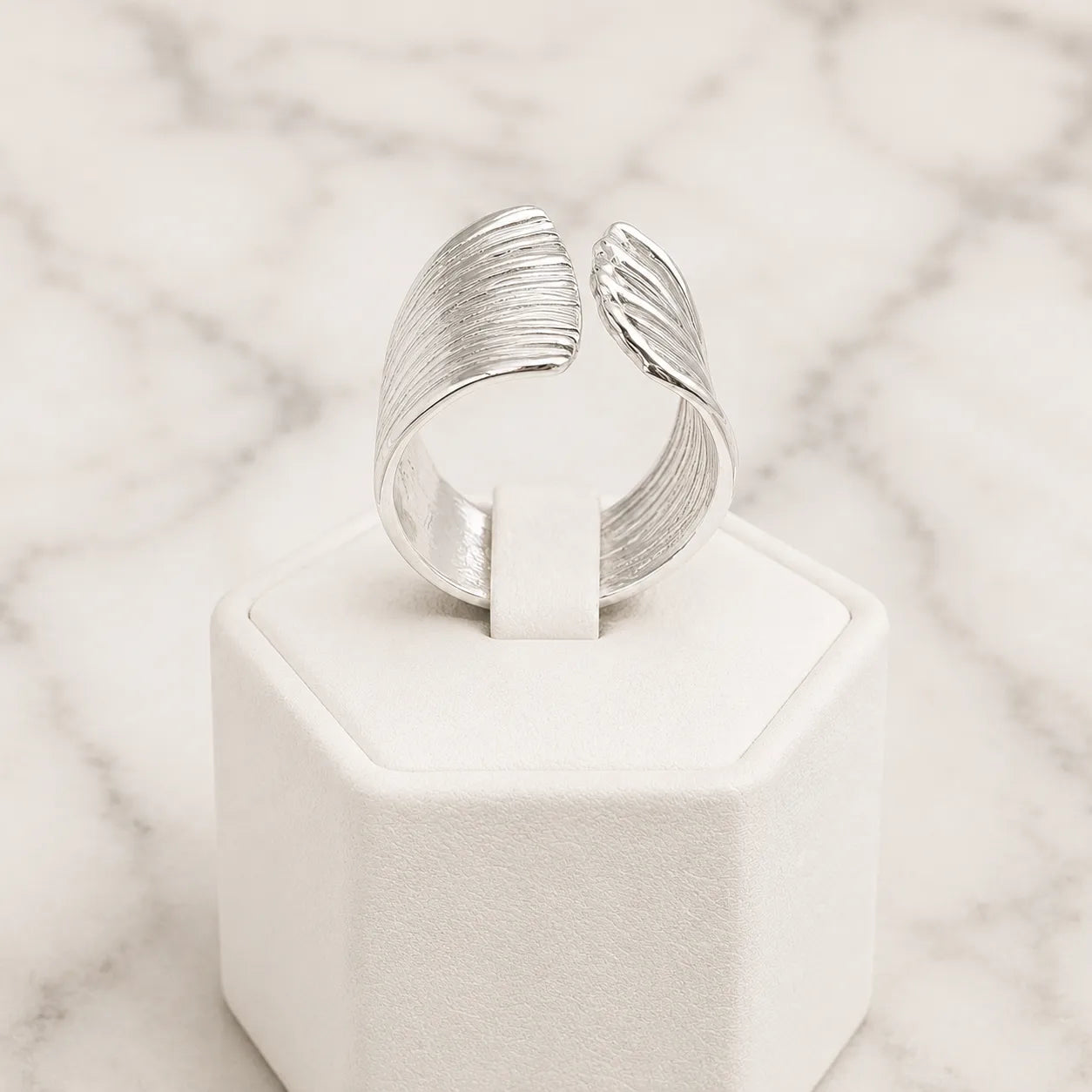 Anillo ajustable ancho texturizado