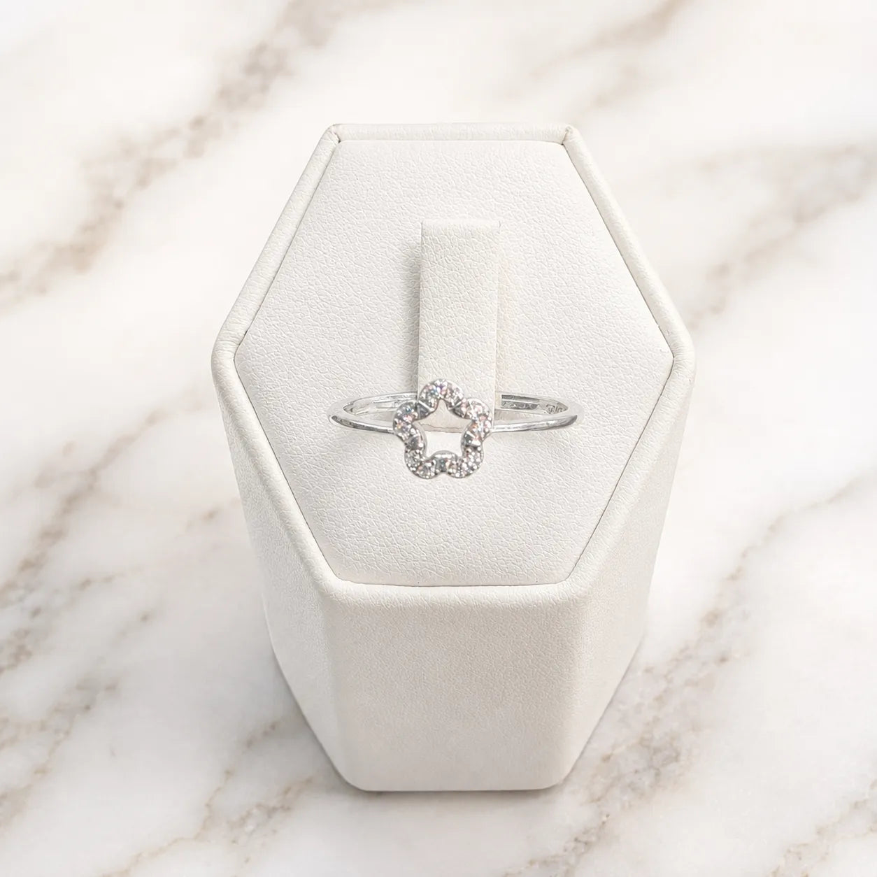 Anillo flor microcircón