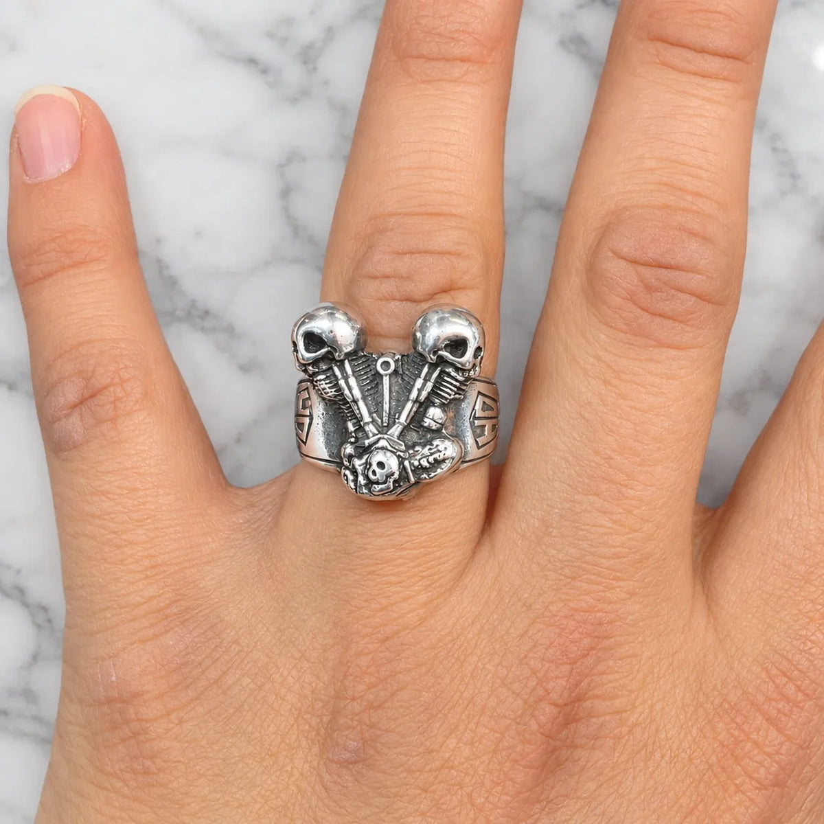 Anillo calavera de motocicleta