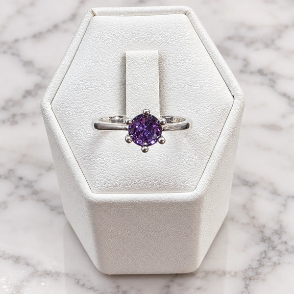 Anillo solitario circón amatista