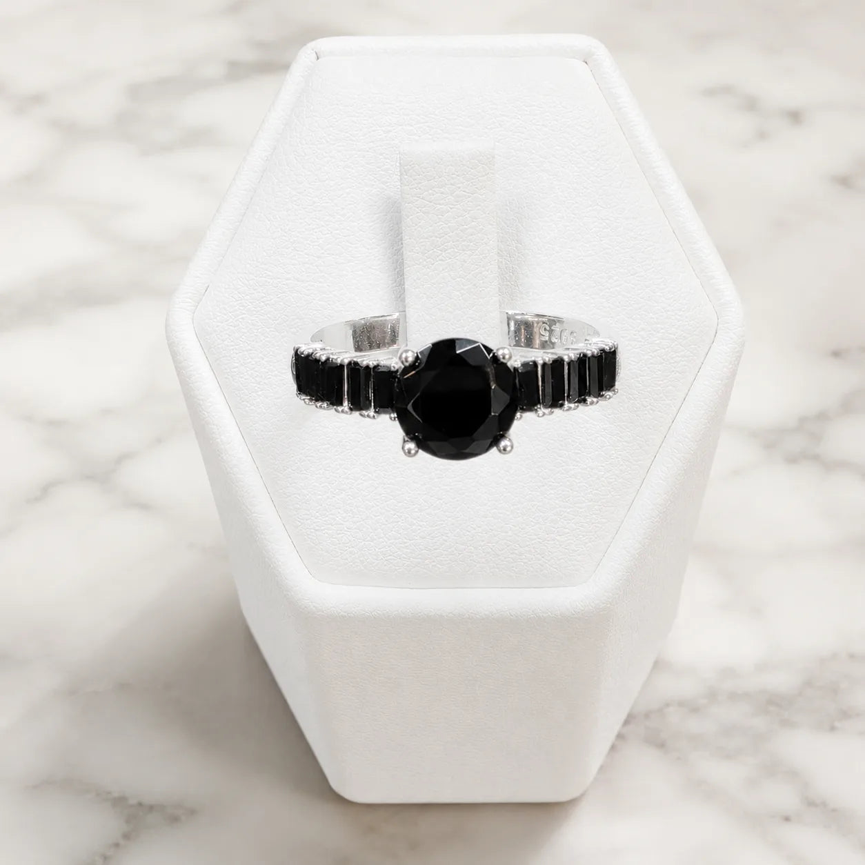 Anillo solitario circón onix
