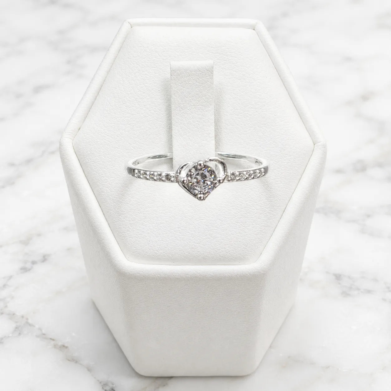 Anillo solitario corazón circón