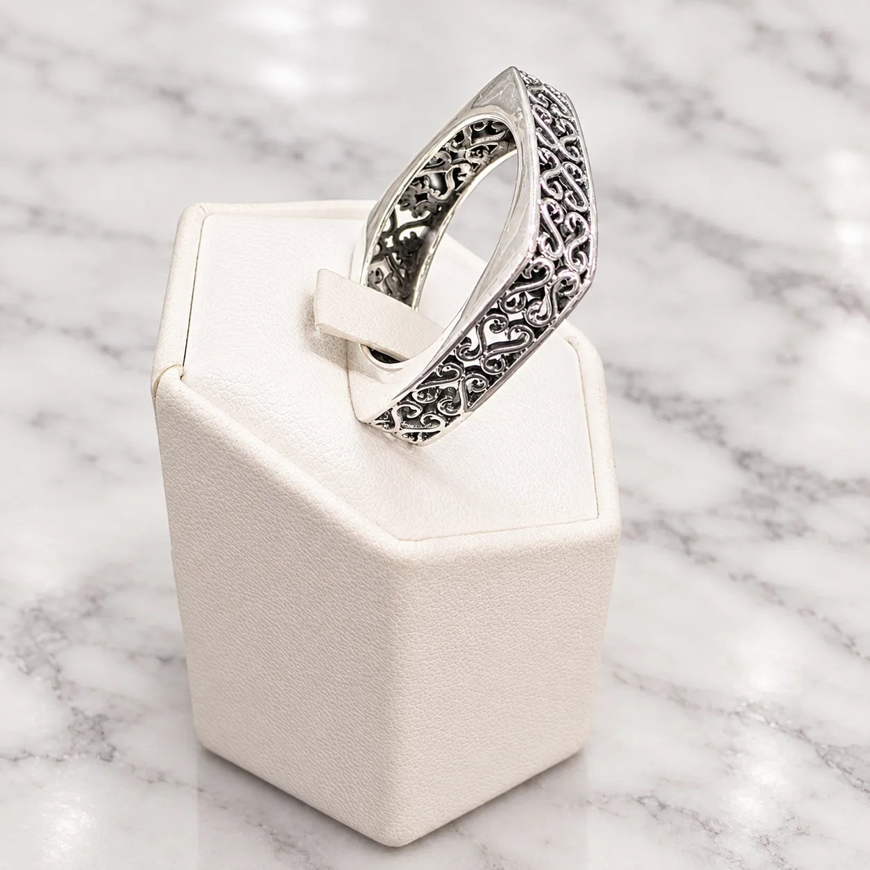 Anillo argolla cuadrado filigrana