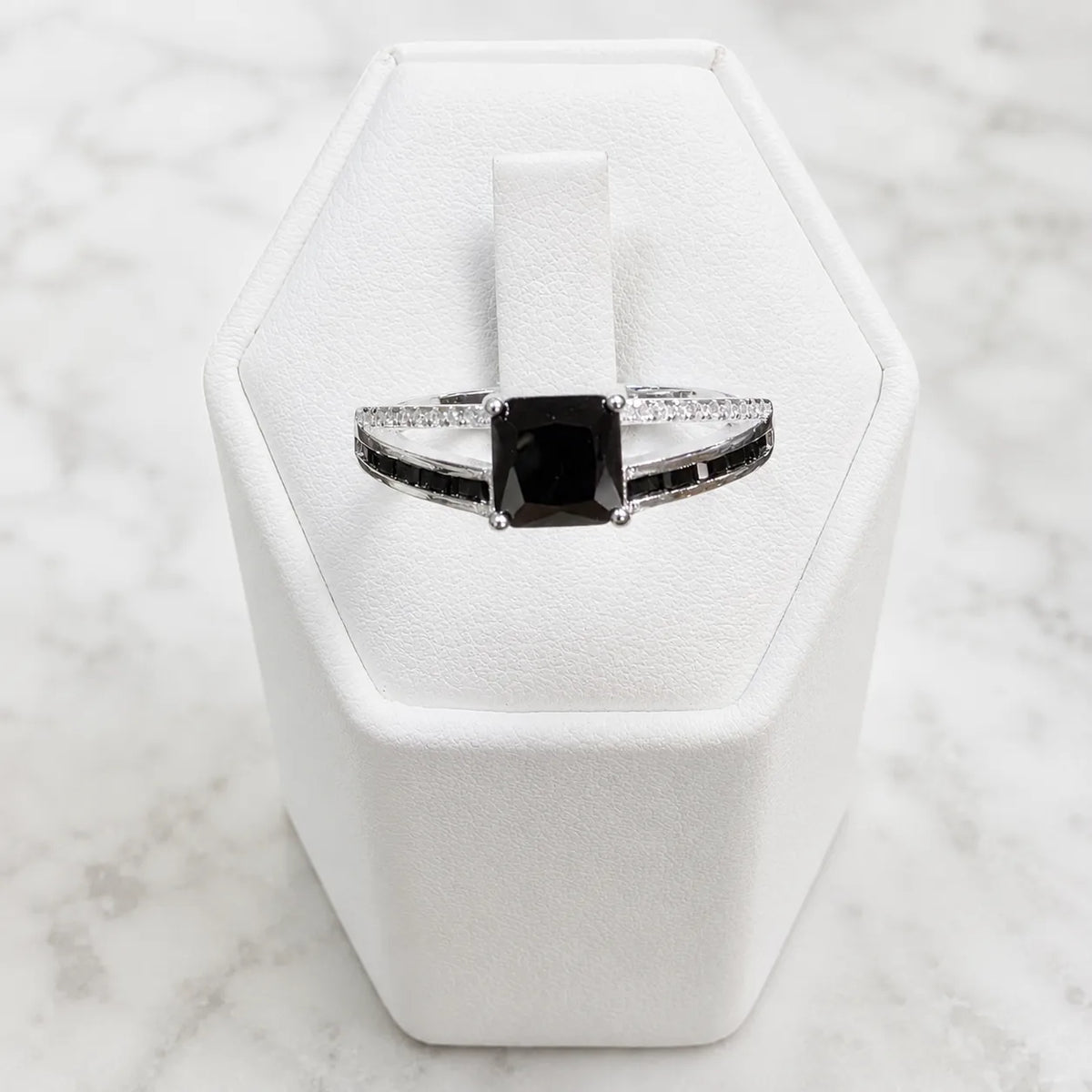 Anillo solitario circón onix cuadrado