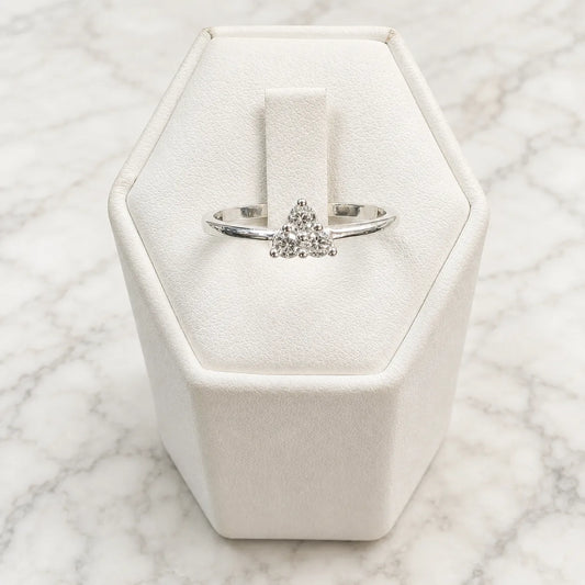 Anillo solitario triángulo