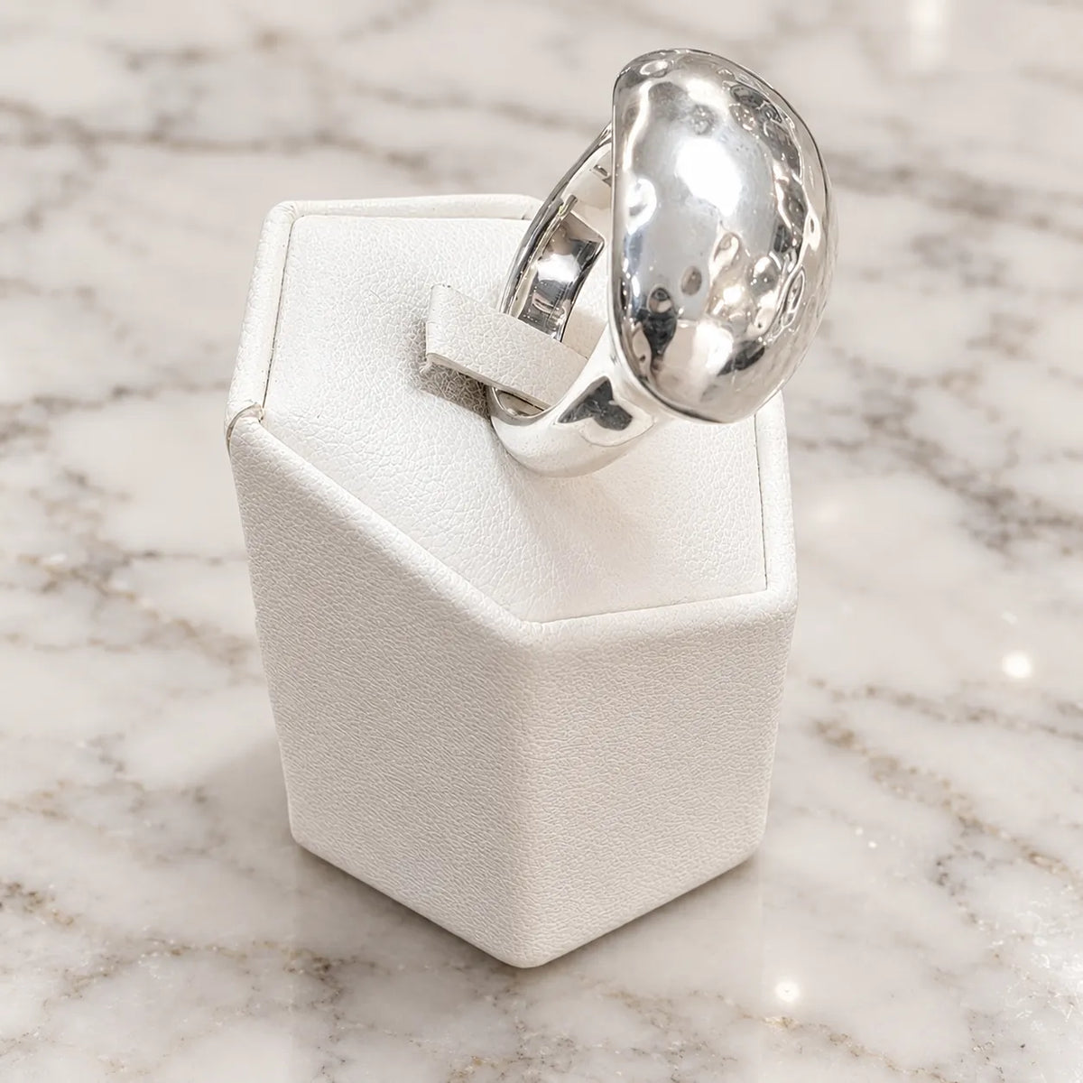 Anillo inflado ancho ovalado texturizado