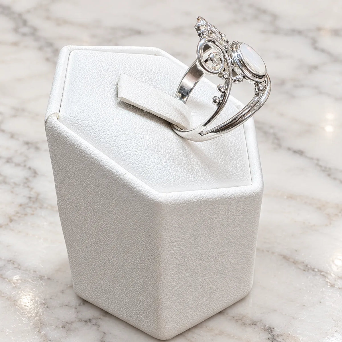 Anillo diseño piedra luna