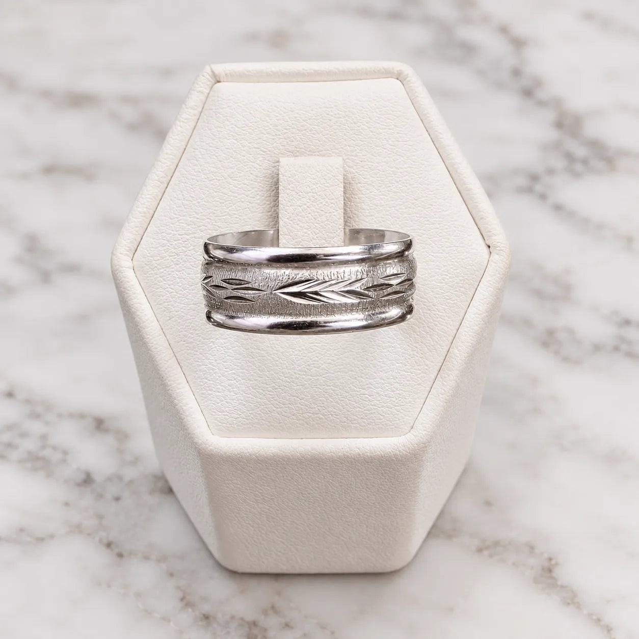 Anillo argolla diseño hojas