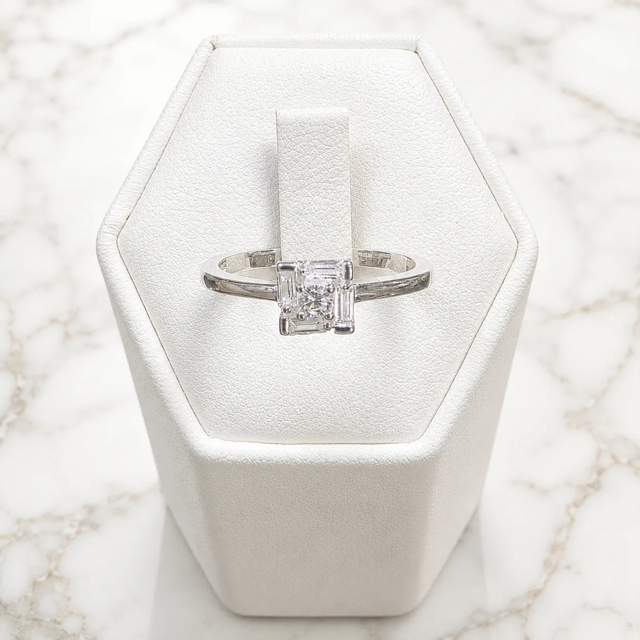 Anillo solitario cuadrado