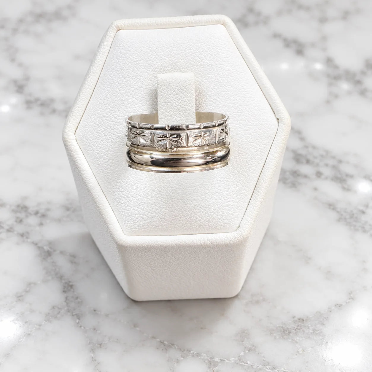 Anillo argolla lisa bañado en oro 7mm