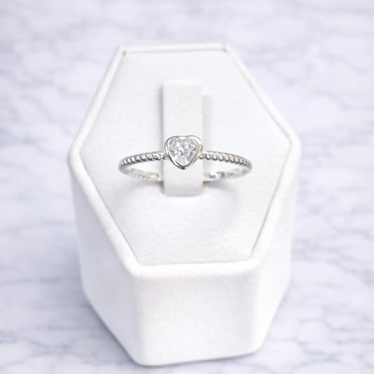 Anillo solitario corazón circón
