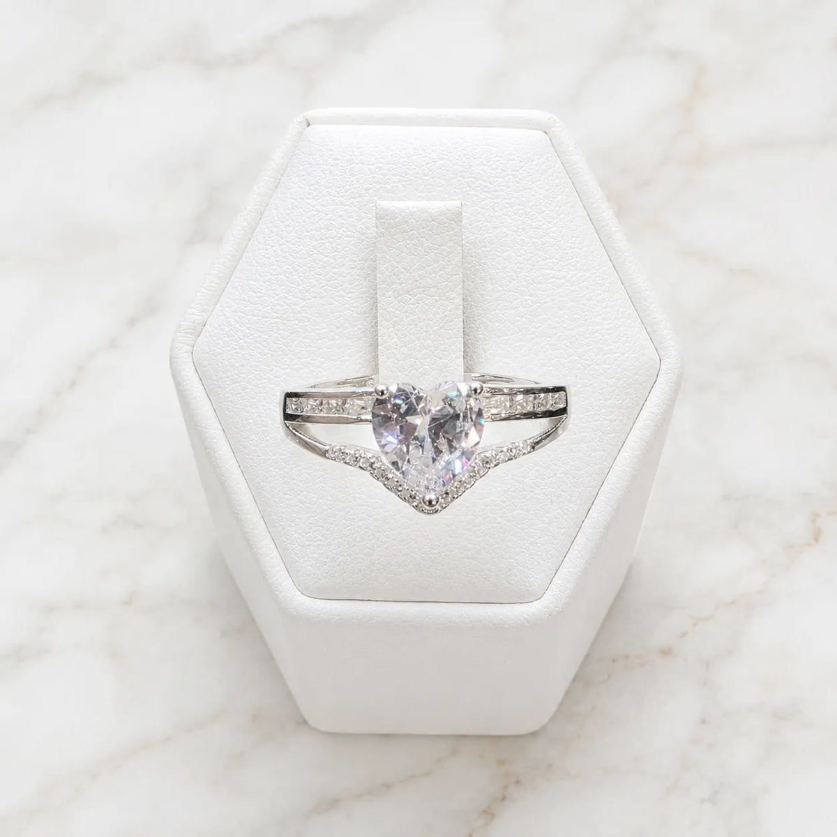 Anillo solitario circón corazón