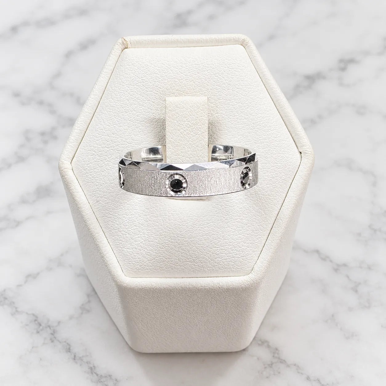 Anillo argolla texturizado circones