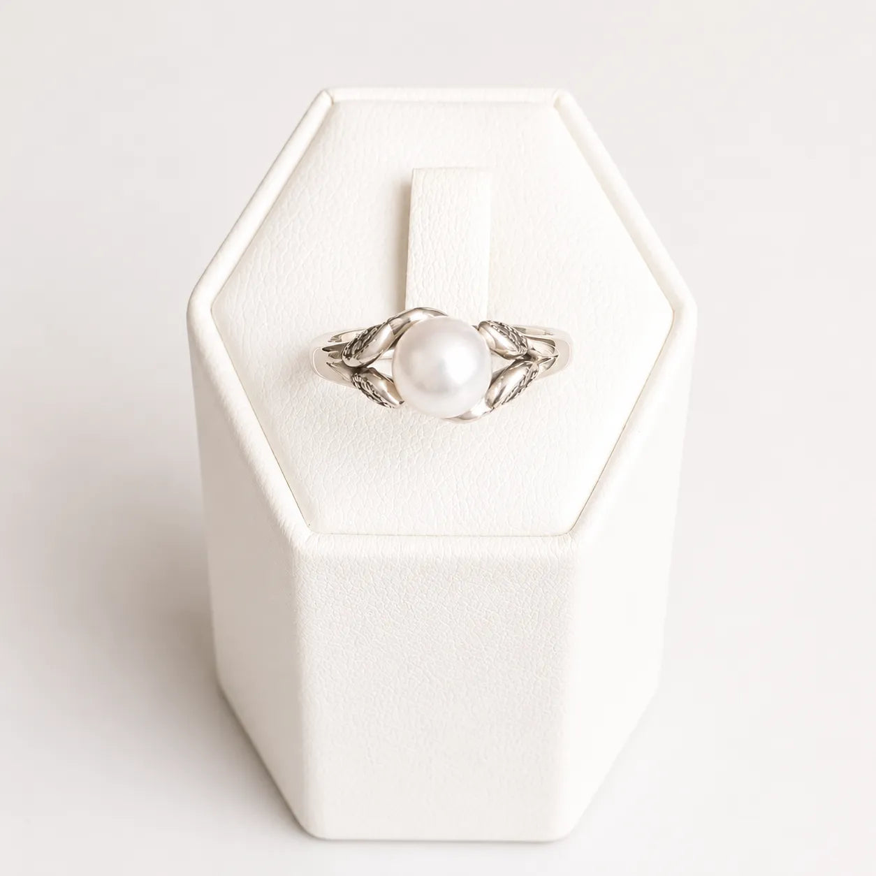 Anillo perla clásica