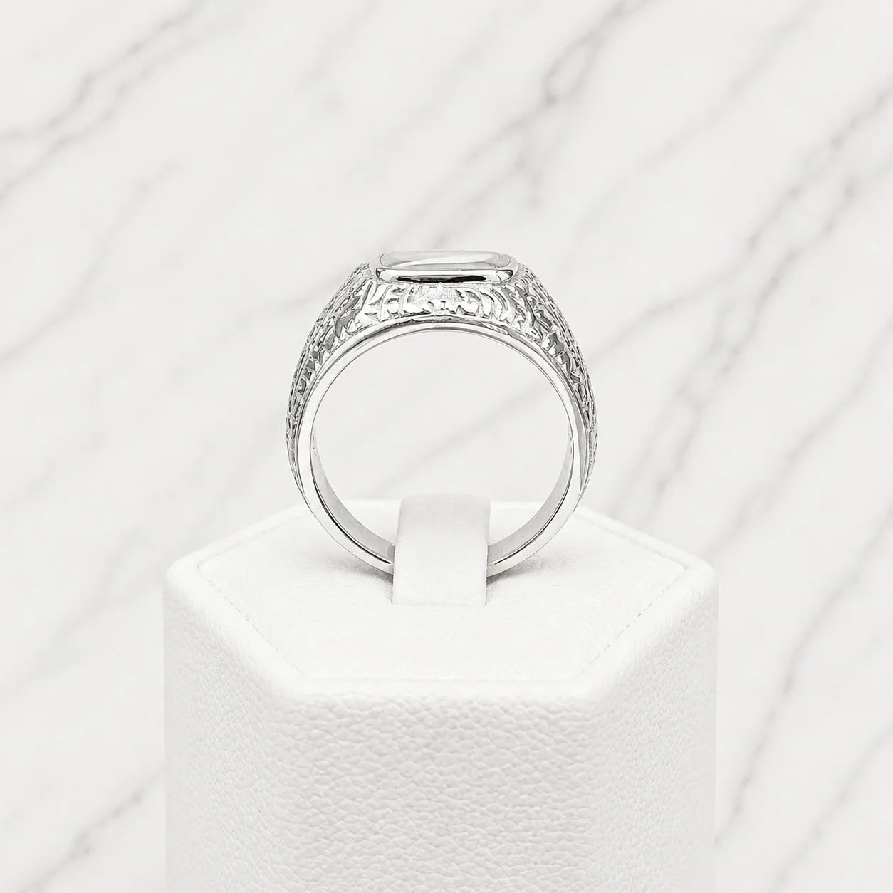 Anillo sello liso cuadrado facetado